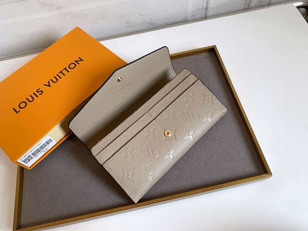 LVコピーウォレット着用イメージ